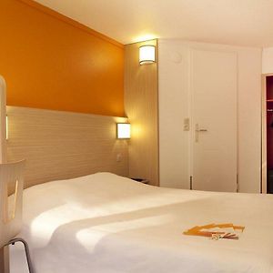 Zimmer mit Kingsize-Bett